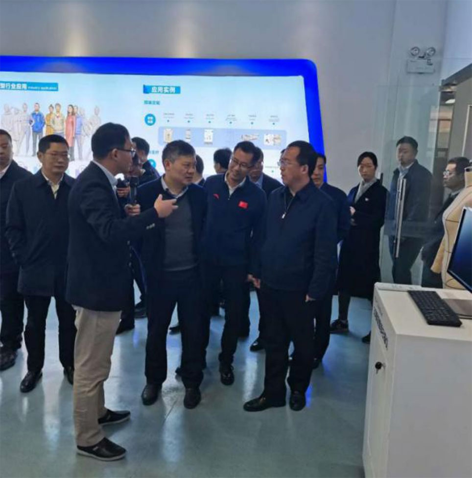 渭南市常務副市長王曉軍陪同樂山市黨政代表團一行蒞臨領(lǐng)智三維考察調(diào)研